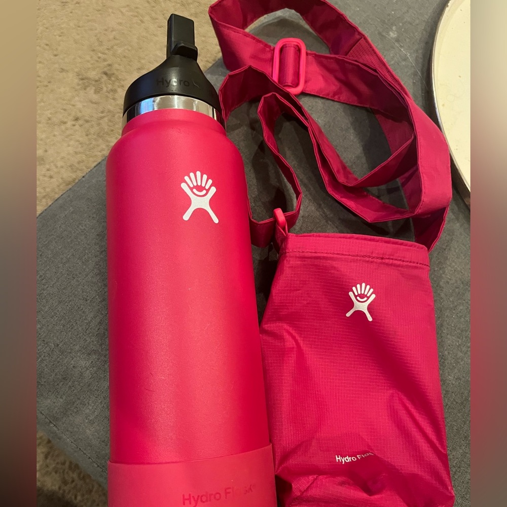 Hydro Flask 40 oz. Water Bottle in Snapper Wide Mouth Straw Lid w/ Boot & Sling